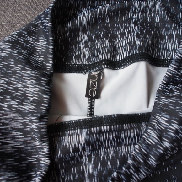 Onzie Levels High Waist Graphic Leggings XS - Picture 2 of 8